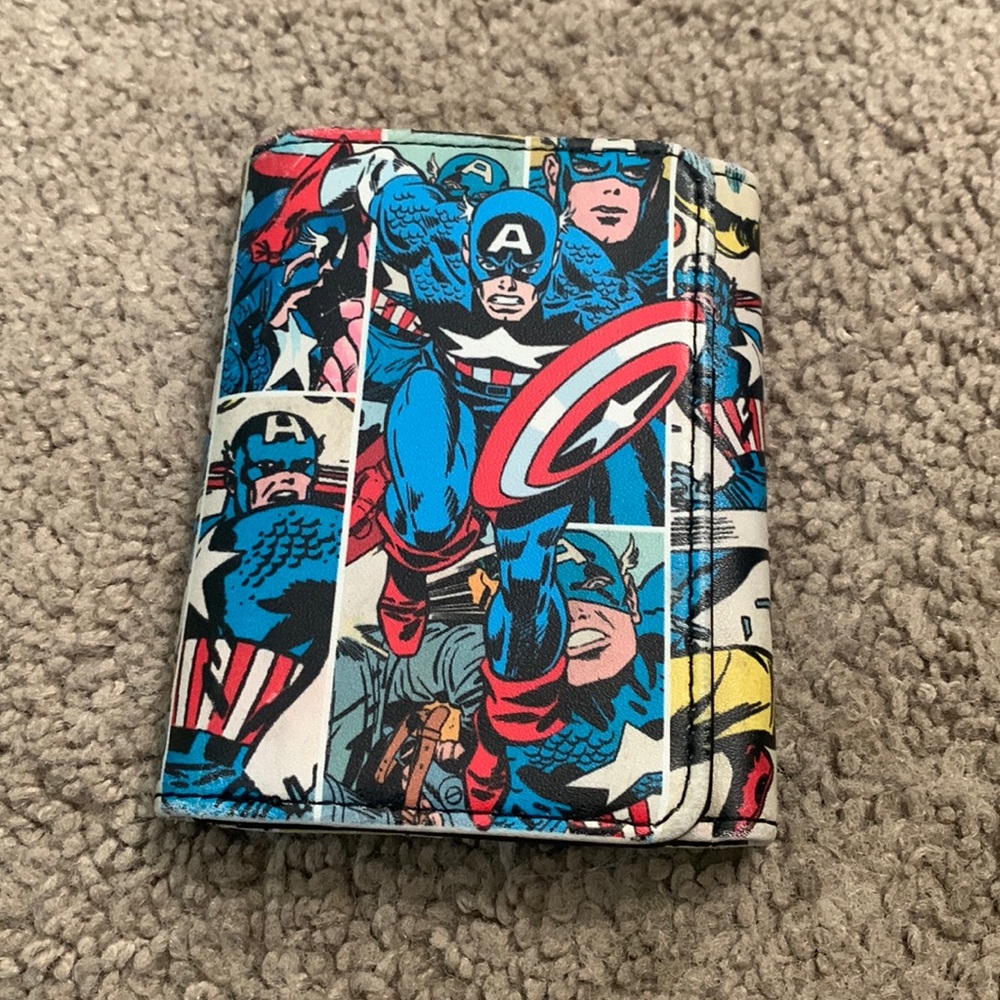 EUC ‘Captain America’ Marvel Men’s Trifold wallet
